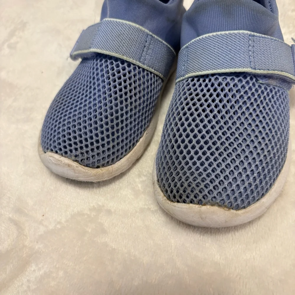 Cat & Jack Sneakers waters shoes Size 7 Blue toddler